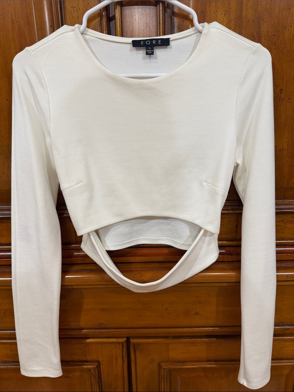FORE Cream Long-Sleeve Cropped Twist-Back Top